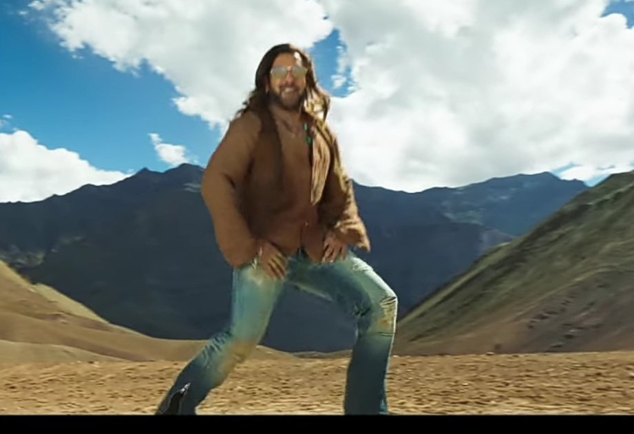 SRKsAashique's tweet photo. @iamsrk Bhai new song #NaiyoLagda #SmoothShake #AskSRK https://t.co/2uJFyempl1