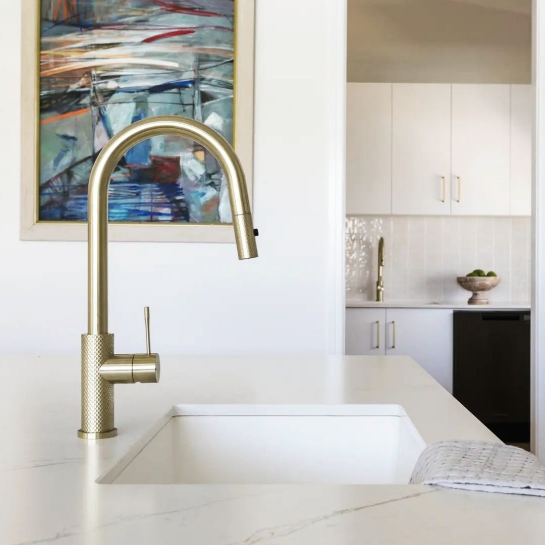Hemoontapware01's tweet photo. The perfect blend of style and substance. With its striking design, featuring the iconic Opal series diamond knurling and a stunning brushed gold finish crafted using the latest PVD surface treatment technology, this mixer will add a touch of sophistication to any modern kitchen https://t.co/oIIipPX48E