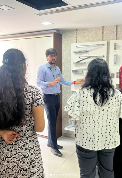 designz_dreamz's tweet image. Interior design students of DreamzDesignz got an opportunity to interact with and observe the different hardware for interiors on display at L'atelier Ebco.
#ebco #hardware #interiors  #dreamzdesignzinsititutebangalore   #Dreamzdesignz #Kormangala #bangalore