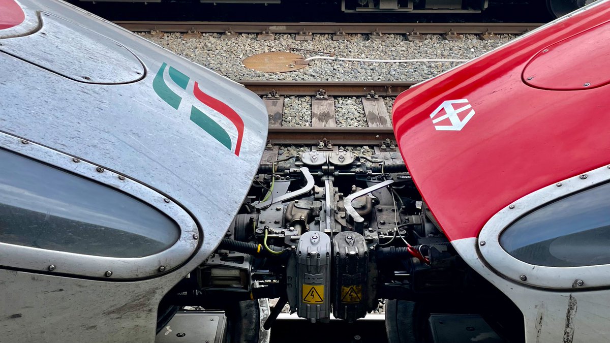 AndreasWiede's tweet photo. From #Bern🇨🇭to #Brig on board an #FS #Trenitalia #ETR610 / #SBB #RABe503 twin unit. And #breakfast in the @elvetino @_DiningCar. https://t.co/CpXZqPFkBH