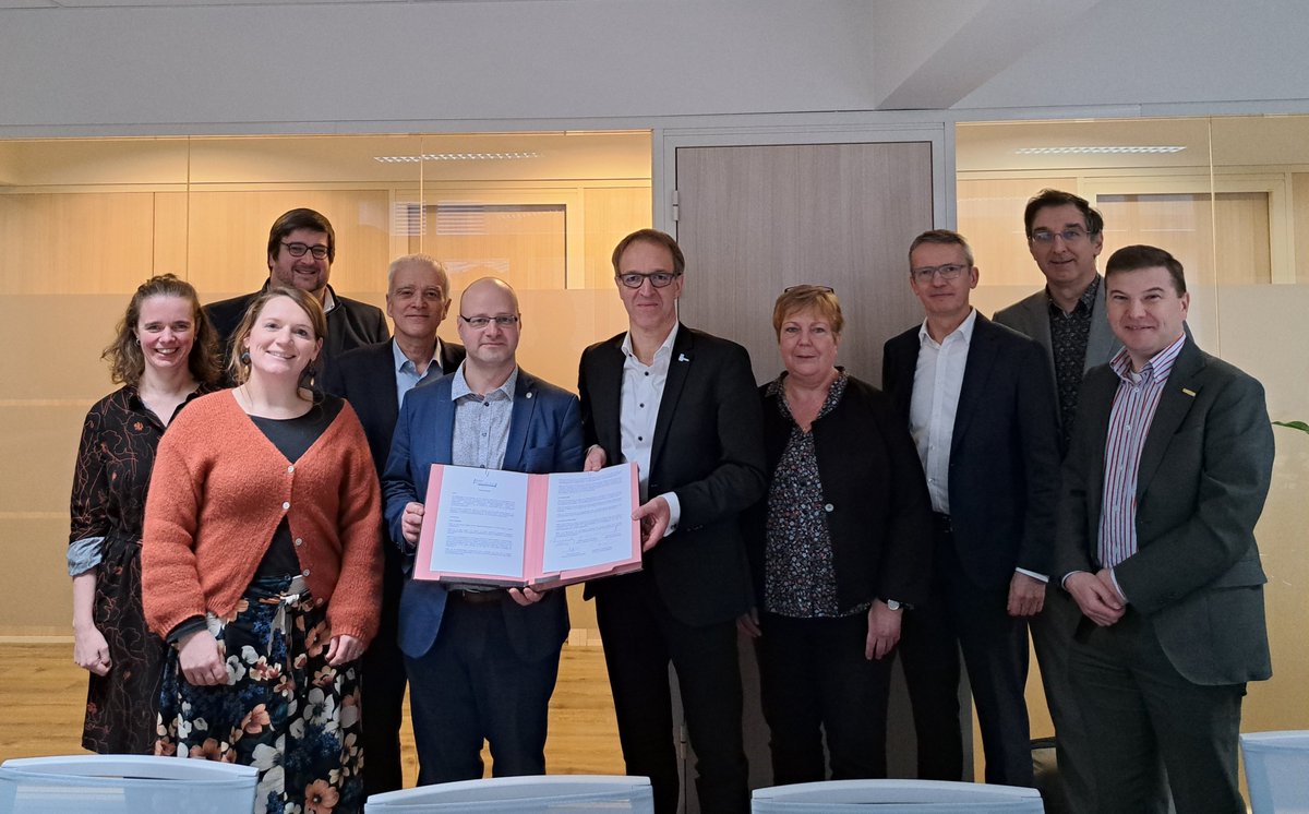 De rectoren van de vijf Vlaamse universiteiten hebben het Taalcharter van het Vlaams Talenplatform ondertekend. Samen voor taalonderwijs van topkwaliteit! 
👉vlir.be/nieuws/taalcha…
