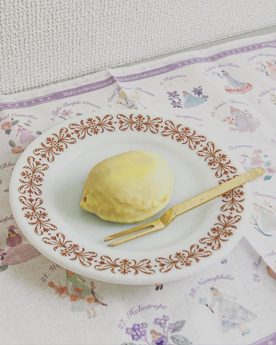 emijeannem1's tweet photo. きんいろひとでさんのランチョンマット美しい✰
レモンパイとともに🍋🤍
#きんいろひとで
#kinirohitode https://t.co/pq7e2DtNI4
