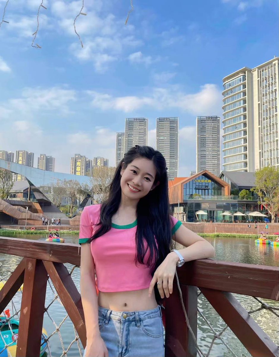 Tingting1995D's tweet photo. Only by standing tall can you see far, hard work is the way to make you stand tall https://t.co/6YlCBcBPg9