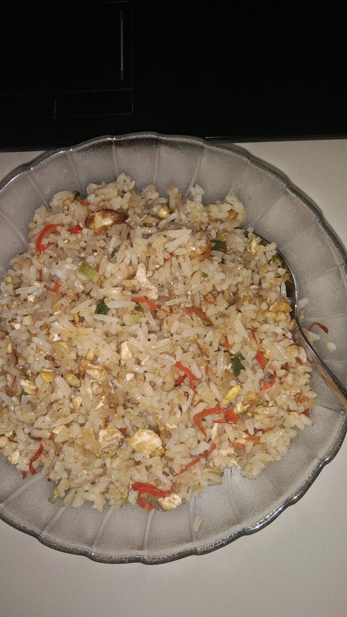 FOOD_FESS's tweet photo. guis siapa yang suka bikin nasi goreng tanpa kecap? mari berteman 🤜🤛 https://t.co/zilJHBIrOI