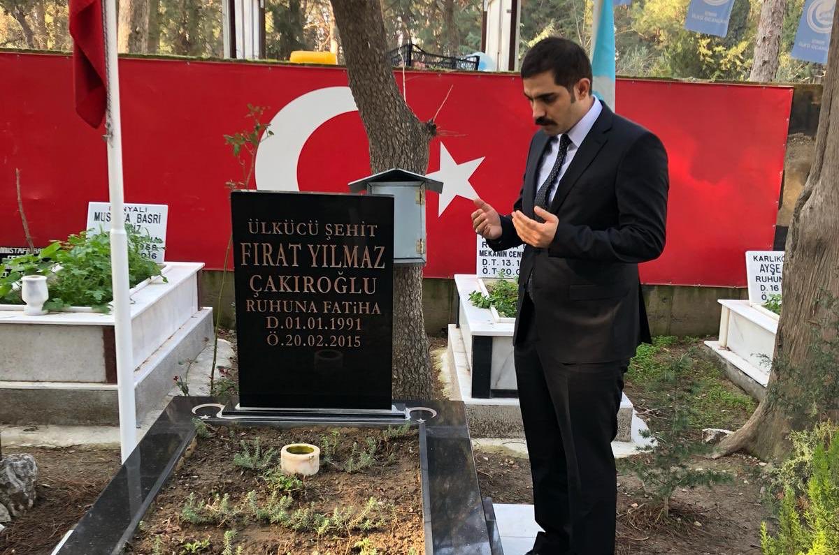 SinanAtsAnisina's tweet photo. Yolundan dönmeyenlerin, ocağı sönmeyenlerin vurulsada ölmeyenlerin hikayesidir bu. Mekanın cennet olsun Fırat'ım... #FıratYılmazÇakıroğlu https://t.co/FgigoERJe2