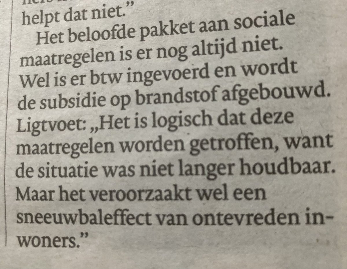 Dickbenik's tweet photo. Vandaag staat er in de @De_Stentor een artikel over de demonstraties over #Suriname. De auteurs van het artikel hebben wel humor.
#sneeuwbaleffect .. En dat in Suriname 😀 https://t.co/wSzjA3S3gM
