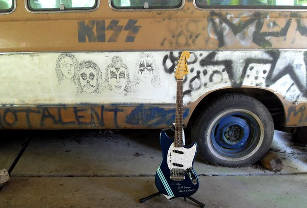 Rockstarscars's tweet photo. Remembering Kurt Cobain, on what would have been his 56th Birthday, here he is with The Melvins Van, too early for Tour bus Tuesday ? what did he drive cars wise, does anyone know? pls RT  #TourbusTuesday #Nirvana #KurtCobain https://t.co/FtnxxTWN3Y