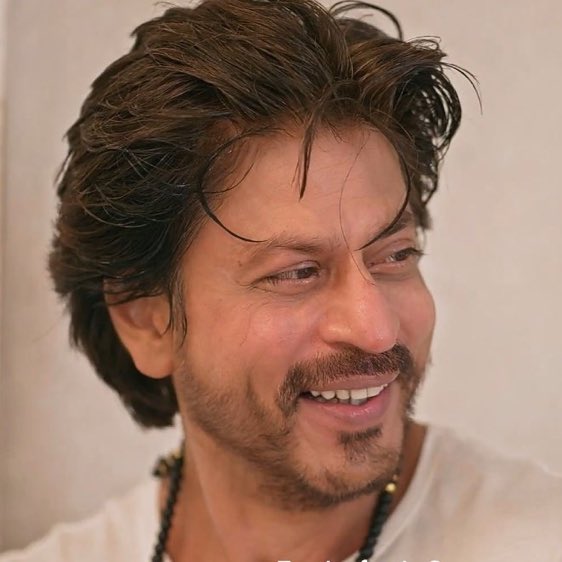 #AskSRK
Hey king of charm .. retirement ko pehle .. Oscar award chahiye? .. teek hai .. <a href="/iamsrk/">Shah Rukh Khan</a>