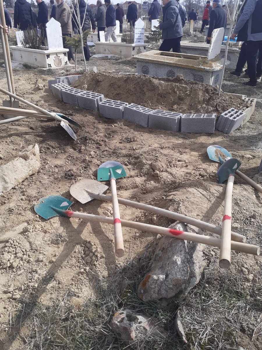 Ülkemizin geçirdiği ve milletimizin tüm üzüntüsünü yaşadığını 
#doğal afet depreminde 
#Hatay'da hayatını kaybeden .
Musa Sinan "#Falaka" Doğru 
E-sporcu yayıncı olan kardeşimizi 
Son yolculuğuna uğurladık.
Mekanın Cennet Olsun İnşallah.