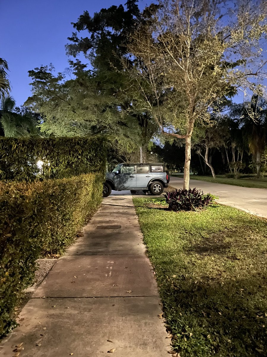 jkellerfsu's tweet photo. Morning walks and #docklesscars blocking #sidewalks in #CoralGables https://t.co/1LjpIDQRHh