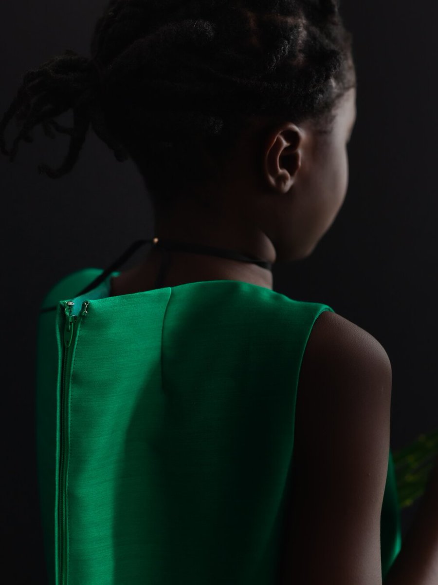 Hi guys! Happy Monday, a warm welcome back to today's edition of #ElsieOG 💚

Today I'd like to share the work of a humble photographer from my Collection: the talented Karene-Isabelle Jean-Baptiste (<a href="/BaptisteKI/">KareneIsabelle</a>) and her joyful piece, 'The Closure'!

👀👇
edicurial.com/collection-gal…