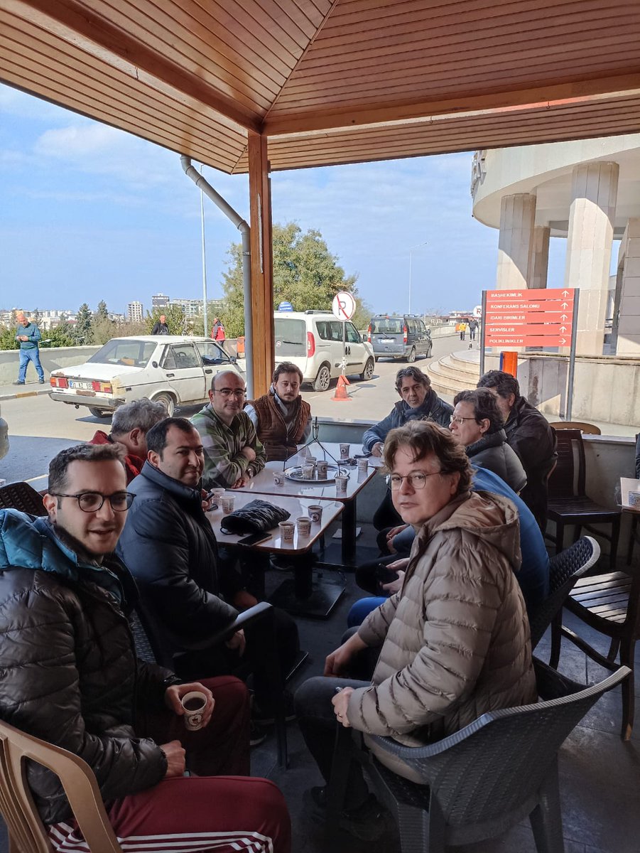 İskenderun Devlet Hastanesi'nde vizit sonrası hocalarımızla çay iciyoruz