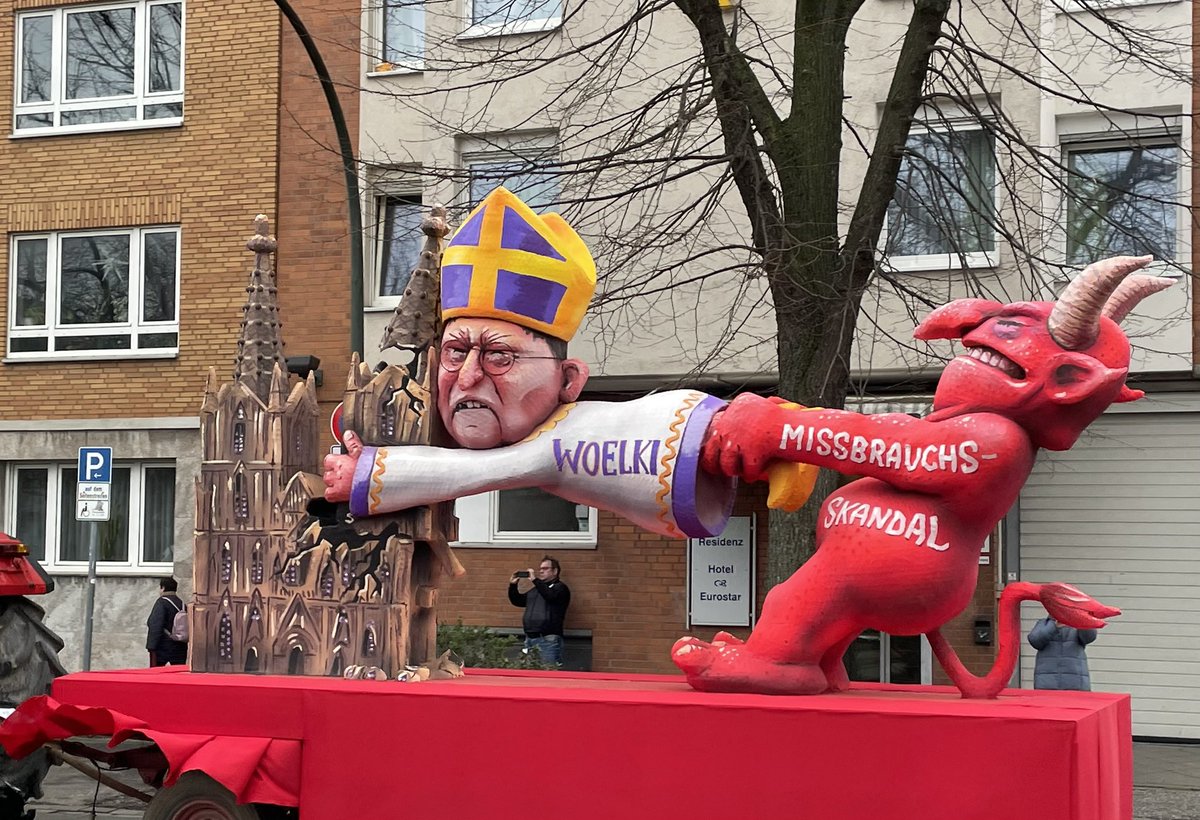 #woelki klammert sich trotz Missbrauchsskandal an den Dom #karneval2023
#rosenmontag
#helau
#Düsseldorf