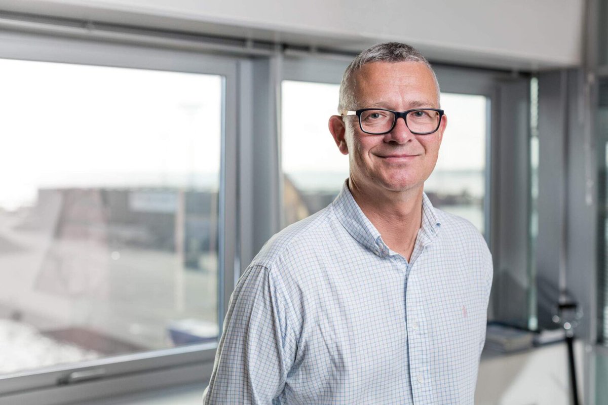 MEDVIND PÅ KØGE HAVN - Hele 2,467 mio. tons blev losset og lastet over kajerne på Køge Havn i 2022. 
Det er knap 400.000 tons mere end havnens tidligere rekord fra året før. 
De danske erhvervshavne har generelt meget positive forventninger også til 2023.

📷 Køge Havn