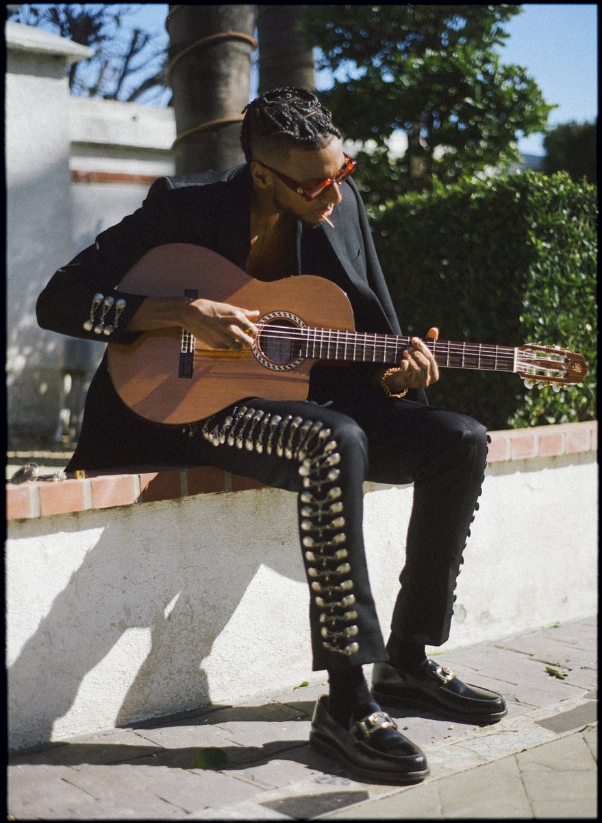 UncleSego's tweet photo. Songs im learning on guitar: (Feel free to suggest more)
Jorge Ben & Toquinho - Carolina
D’Angelo - Spanish Joint
Mr Eazi- Miss you bad https://t.co/ZAWYIFHwkK