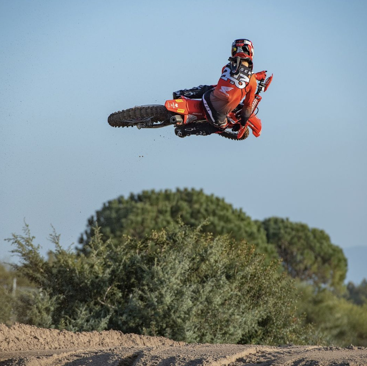 motocrossvice's tweet photo. INJURY UPDATE // Tim Gajser - Broken Femur Confirmed.
https://t.co/ML4qpiTO8o https://t.co/iYbzYjn8Av