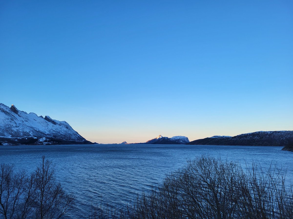 RenateBente's tweet photo. Blue on blue... good morning from Norway and have a great one 😊 #NaturePhotograhpy #February2023 #WINTER #Norway #BlueOcean https://t.co/YW5hRqTJl8