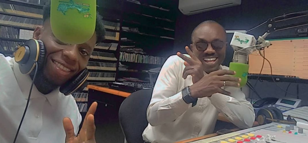 jahrockson's tweet image. A sip of victory celebration 🥂

#Pidgincommentary 
#WAZOBIAFMPH 
#EPL2023 
#chookmouth