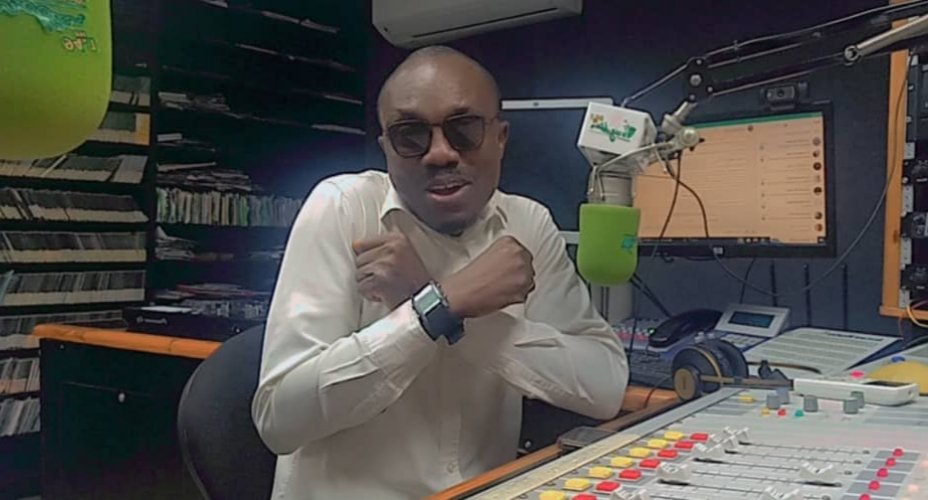 jahrockson's tweet image. A sip of victory celebration 🥂

#Pidgincommentary 
#WAZOBIAFMPH 
#EPL2023 
#chookmouth