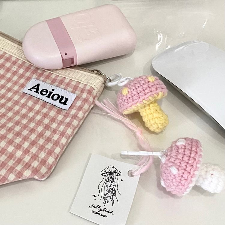 0704rkive's tweet photo. possible crochet products i’ll sell 💌

- pc holder
- keychain
- coaster
- small pouch
- phone pouch (can be w pc holder)
- cup colder/pouch
- bookmark
- airpods case

++ all other things!! 

#studytwt #desktwt #desksetup wts lfb ph https://t.co/UVucg4vXmt
