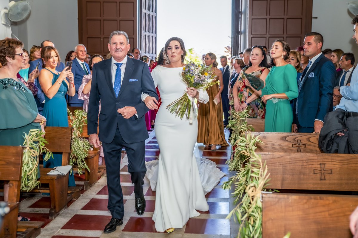 tueVentodronGr's tweet photo. “Si me dieran a pedir tres deseos, tres veces te pediría”.
Enlace de “Cristina & Antonio” 10/9/22 💐🗝️❤️
#reciencasados #wedding #ceremoniasreligiosas #parroquiaSanIsidroLabrador #Granada #Fuensanta #parejasbonitas #weddingday #Tueventodron #alejandrofdezvr #weddinginspiration https://t.co/bHpT12nvr7