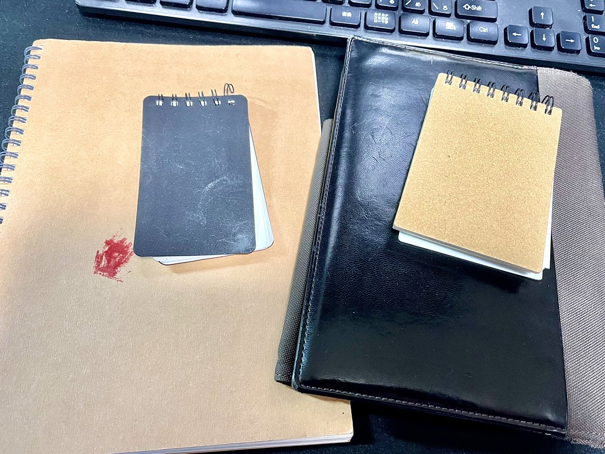 tm_m2w's tweet photo. アイデアとかネタがたくさん詰まってるノート達。一度、紙に書かないとダメなアナログ派。もちろん写真に写ってるのは一部にしか過ぎない。そして、、、何描いてるのか自分でも理解できない。
#落書き帳じゃない https://t.co/355IGXxR1V
