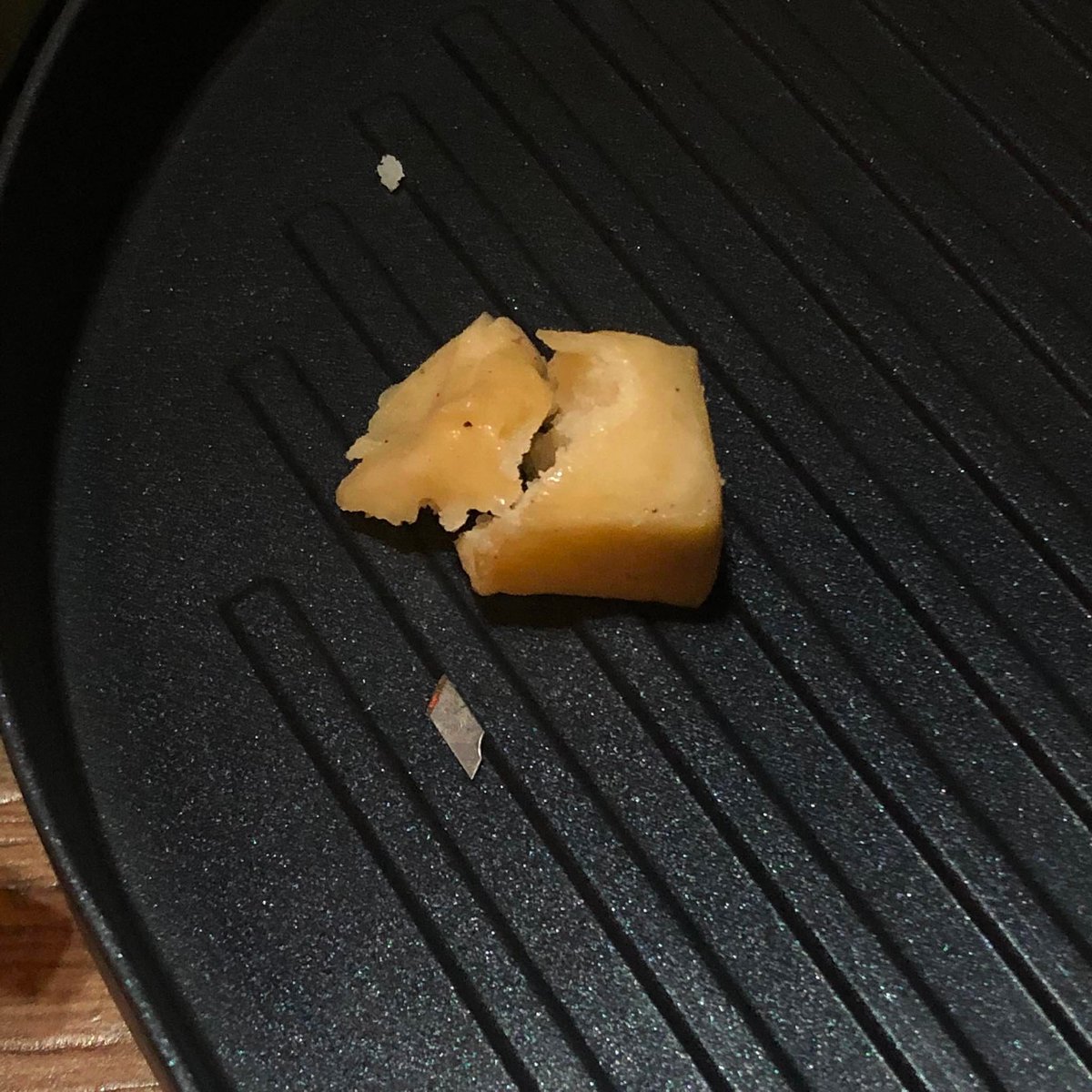 เตือนภัย เมื่อวานกินหมูกะทะมา แล้วเจอว่าในเต้าหู้ปลามีใบมีดอยู่จ้า อยู่ในเนื้อเต้าหู้ปลาเลยค่ะ ถ้าเพื่อนไม่แบะเต้าหู้คือไม่มีทางเห็นแน่นอน คือคอมเพลนไปแล้วไม่รู้เลยว่าใครจะรับผิดชอบเรื่องนี้ได้  มันถึงตายได้เลยนะ ผวามากไม่กล้ากินแล้ว