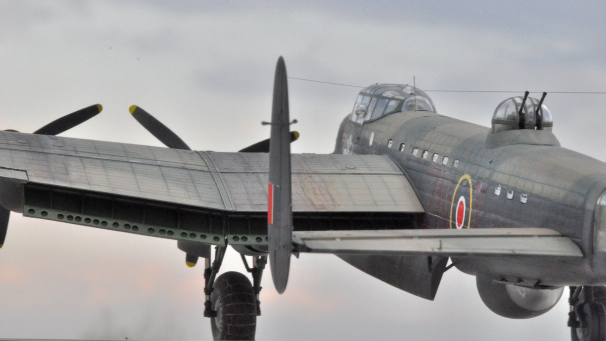 spitfish_'s tweet photo. 完成!!
Tamiya 1/48 Avro Lancaster B.I
表面のベコベコなどの工作に注力しました... https://t.co/rY9mZlmYUX
