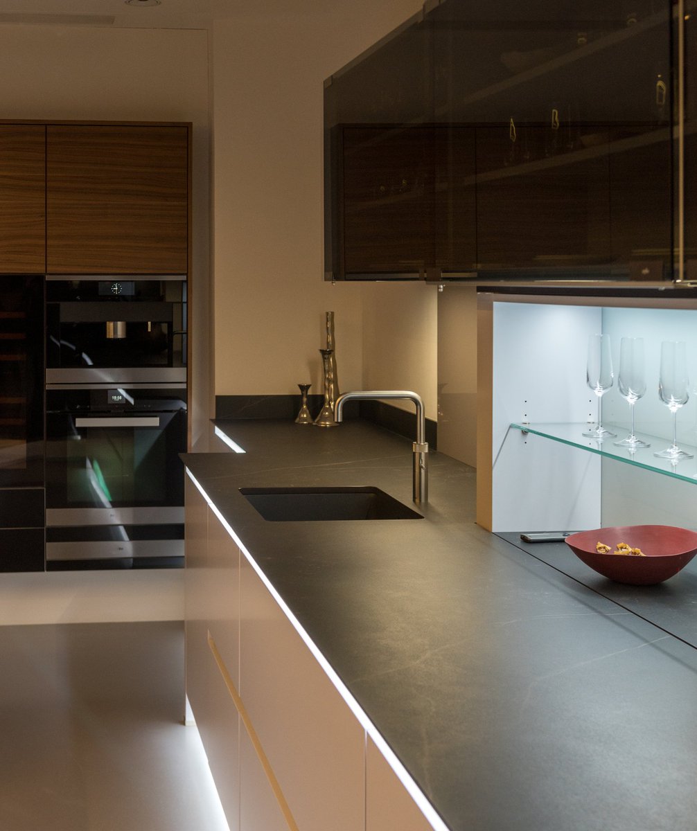 WestWindows's tweet photo. Adding lighting on your kitchen worktops creates a luxury feel π‘
#joinery #ironmongery #custombuilt #customjoinery #frontdoors #doors #wardrobes #sashwindows #periodfeatures #periodrestoration #londonwindows #windowslondon https://t.co/vs1qtCJDwM