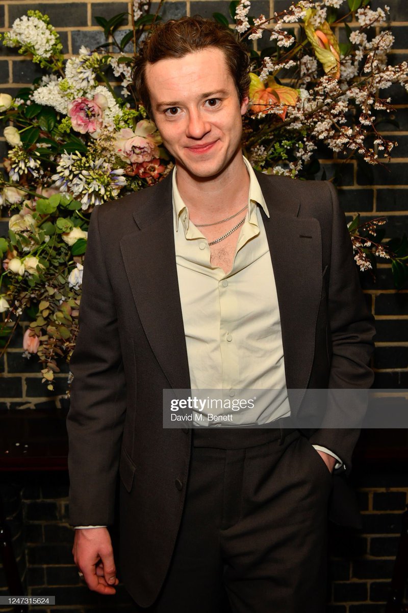 joesephssoftey's tweet photo. It’s unaccustomed to see him nowdays without his curls but he‘s still handsome🥺
#BAFTA2023 #josephquinn #EDDIEMUNSON #joequinn https://t.co/hKXCKMfMSW