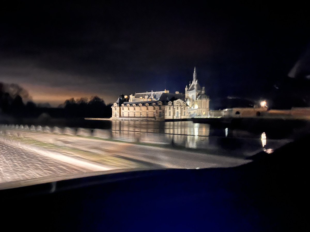 Impromptu de la semaine <a href="/CdeChantilly/">Château de Chantilly</a> #chateaudechantilly #jadoremontravail #troptardpourlavisite #photosurlevif
