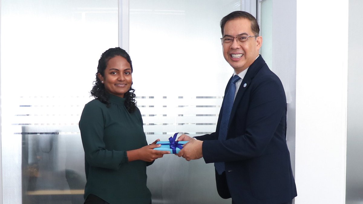IUCN Regional Director for Asia and Hub Director for Oceania, Dr. Dindo M. Campilan paid a courtesy call to Minister Aminath Shauna. Discussions were held on possible collaborations.