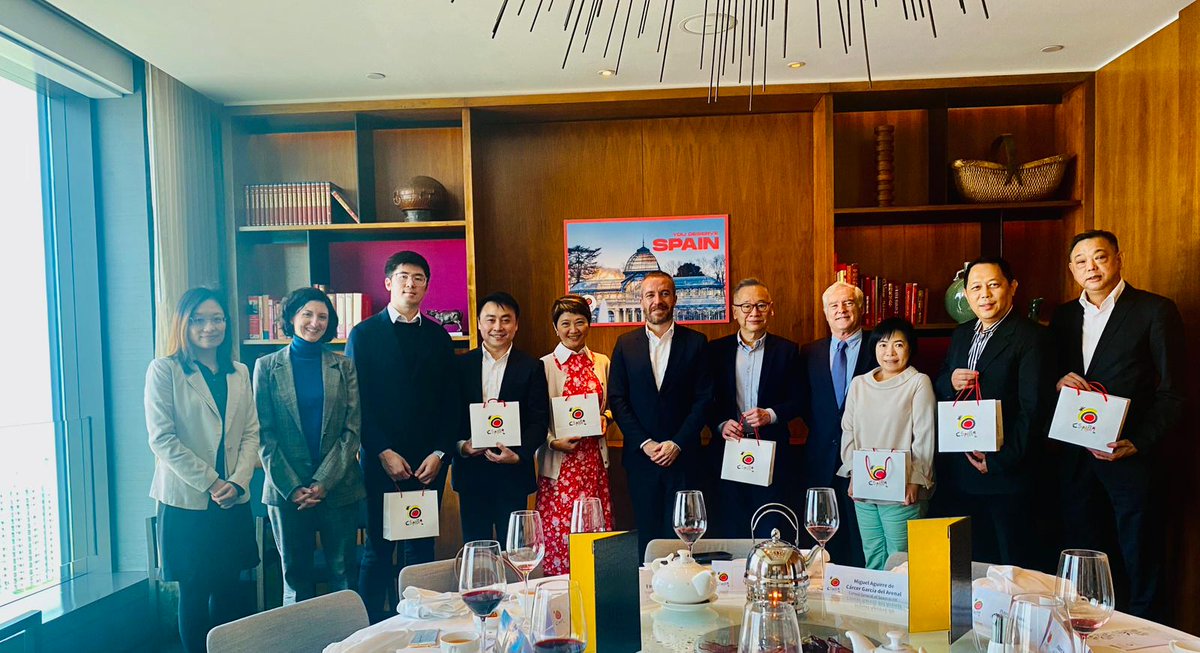 🗓️Hoy, 20/02/2023, almuerzo con los principales agentes y turoperadores de HONG KONG, en la primera reunión de la gira del director general de <a href="/Turespana_/">Turespaña Oficial</a> , Miguel Sanz, para presentar el Plan de Recuperación del Mercado Chino en España.