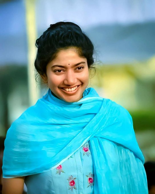 BrindaHere's tweet photo. Talented actress Ms. Sai Pallavi
@Sai_Pallavi92 #SaiPallavi #CelebritiesR #20thFebR @2D_ENTPVTLTD @SakthiFilmFctry @kaaliactor @prgautham83 @SaiPallaviUni @SaipallaviOf @sfallowers @srini_325 @saipallavi92fan @SP_O_P @SaipallaviFC @92Saipallavi @Saipallaviof @Saipallavi_KFC https://t.co/LFHqhNK4NW