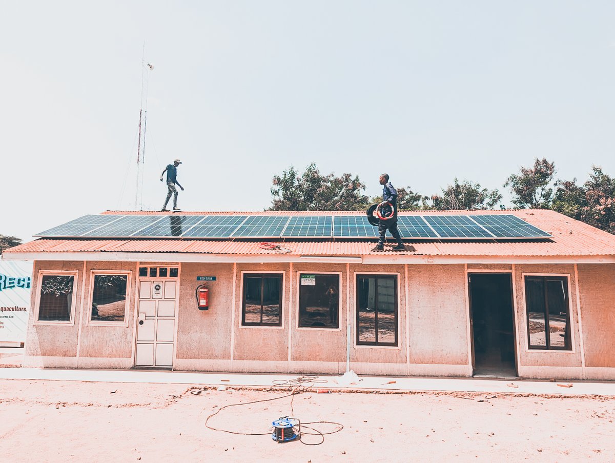 AquarechLtd's tweet image. In order to address the major disparities in access to sustainable energy, we installed solar panels to generate solar energy for the ice maker, which is a reliable, affordable and sustainable source of modern energy.

#solarenergy #icemakingmachine #sdg7 #sustainabletech