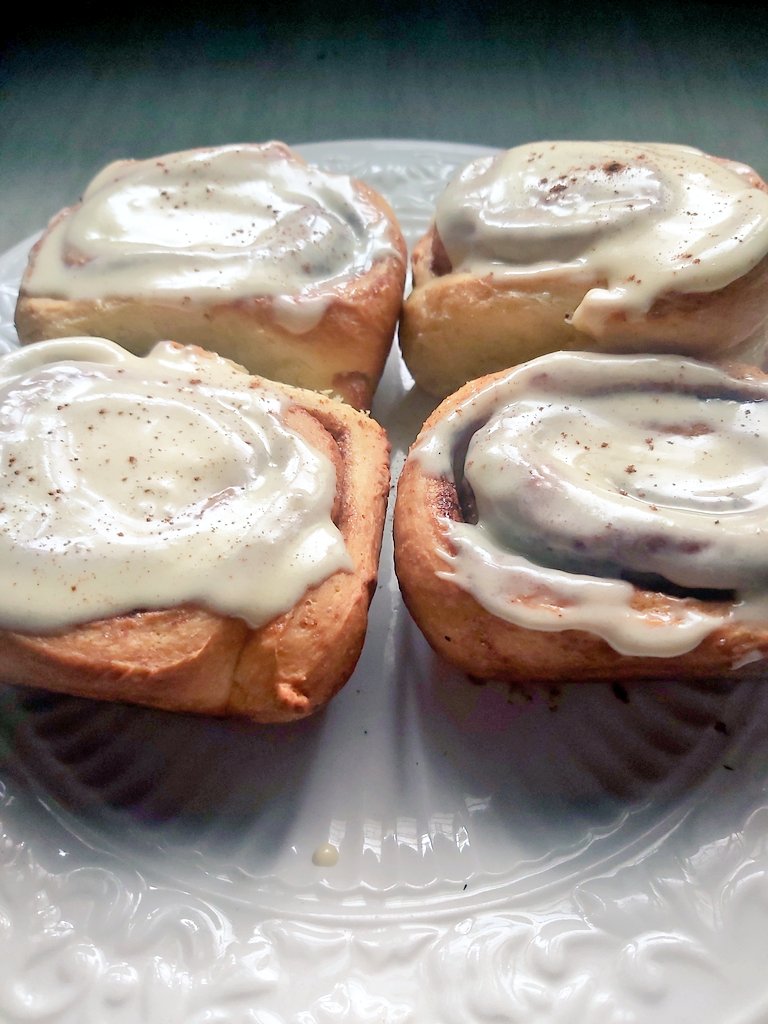 iamdeeiam's tweet photo. Cinnamon Monday by Dee.
Celebrate small wins. 

#bakedbyDee #cinnamonwithnutmeg #supersoftcinnamon #creamcheesefrost
#ifoundmypassion
#blessed
#grateful https://t.co/f1LjO4xBM2