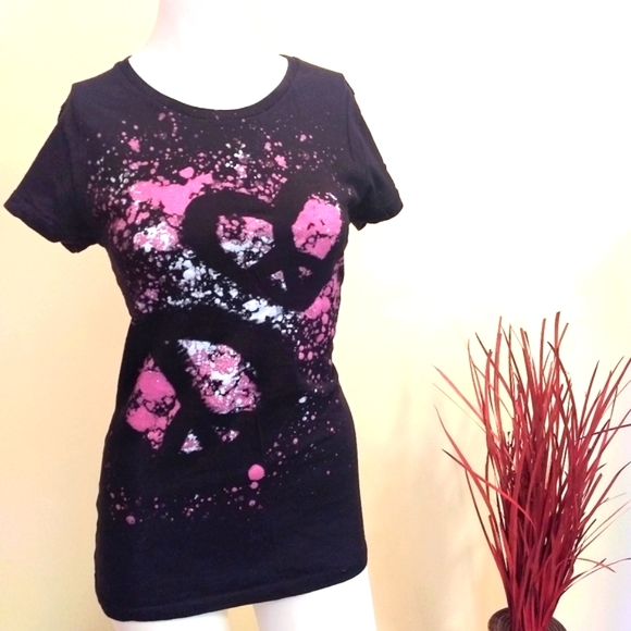 NWJUSTY's tweet photo. So good I had to share! Check out all the items I'm loving on @Poshmarkapp from @josanne916 #poshmark #fashion #style #shopmycloset #merona #alstyle: https://t.co/j7bEp2Npdn https://t.co/5PzHlVvGxy