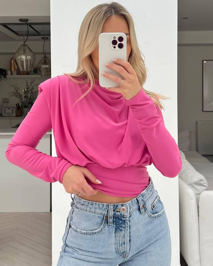 Your date night outfit is here 💕

This is the top you need this weekend shop all colours of LOUISA £30 

#glamifyfashion instagr.am/p/Co4LAo9sEZ1/