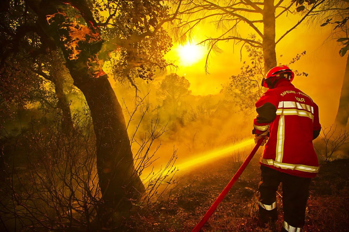 SDIS83's tweet photo. Vous souhaitez rejoindre un SDIS attrayant et dynamique ? Intégrer une structure opérationnelle avec des risques variés ? 🚒

💡C'est le moment ! Le #SDIS83 recrute des officiers au grade de LThc, LTN1 et Capitaine. 

📝 Informations et candidatures ⬇️ https://t.co/POLAdkvD2c 🧑🏼‍🚒 https://t.co/fYLru4TG6C