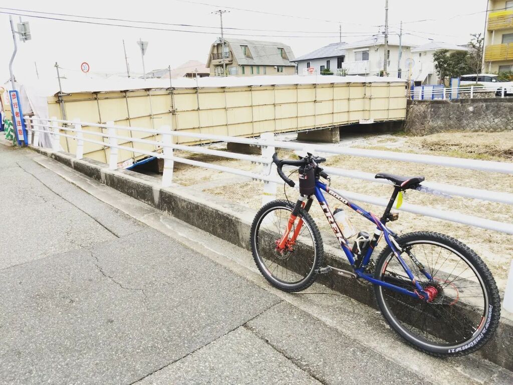 T3tryt's tweet photo. こんなところにもマディソン郡の橋。
いや、屋根がないか。
#trek8000 #trek #retromtb #グラベルバイク https://t.co/TmkSMuTK1H https://t.co/LypaqQaLoh