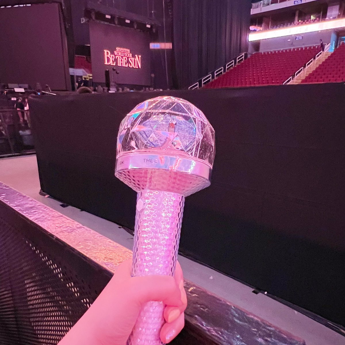 everybody qrt with your caratbong ver 2 so we can all remember she is Queen 🥺