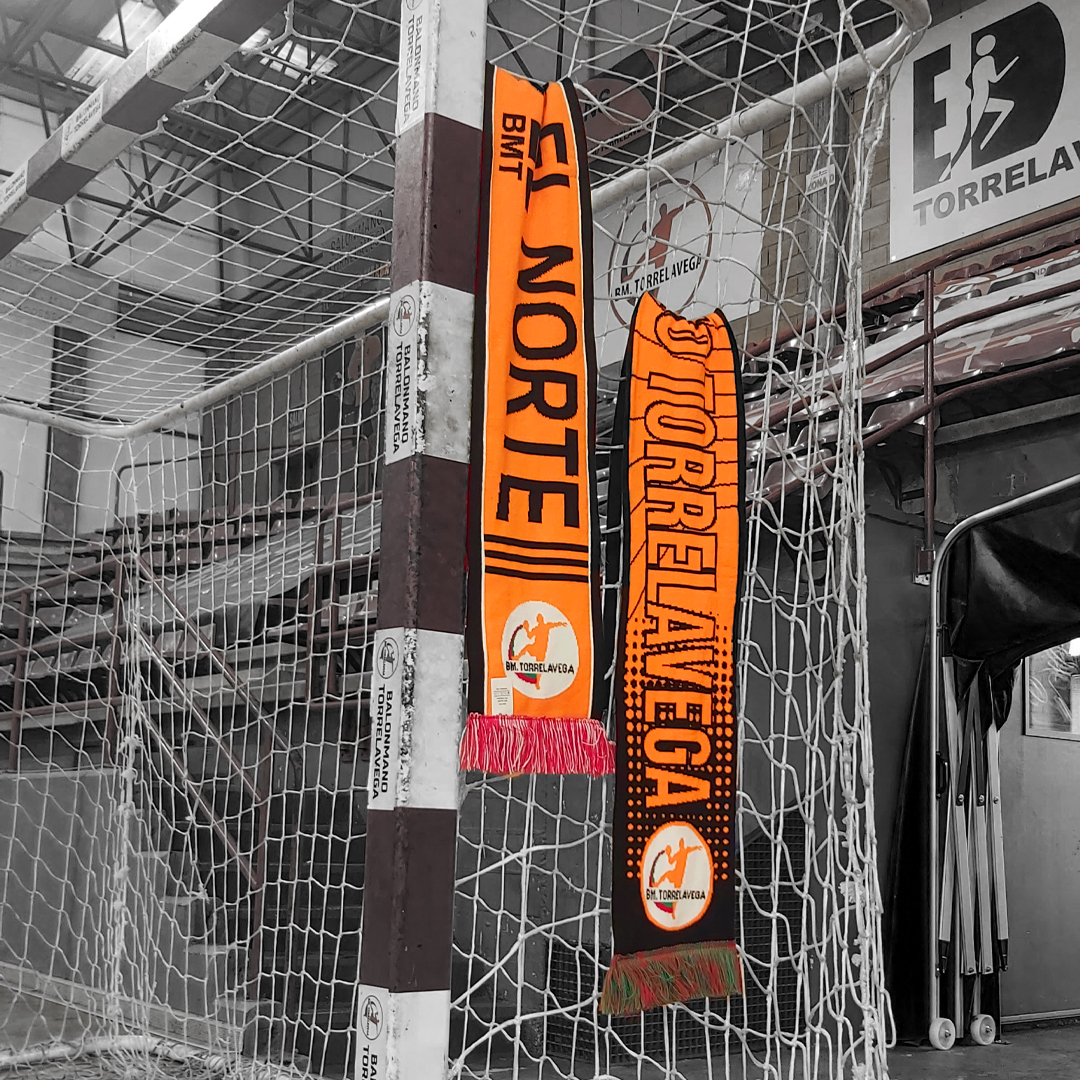BMTorrelavega's tweet photo. 🚨 TENEMOS NUEVAS BUFANDAS Y LO CELEBRAMOS CON UN SORTEO

📌 Para participar:

- Seguirnos en @BMTorrelavega 
- Retuitear esta imagen
- Este s��bado anunciamos ganador

🧣 También puedes acercarte a la tienda para comprarla, al precio de 12€ cada una y dos por 20€ https://t.co/qaVJu3AWj8