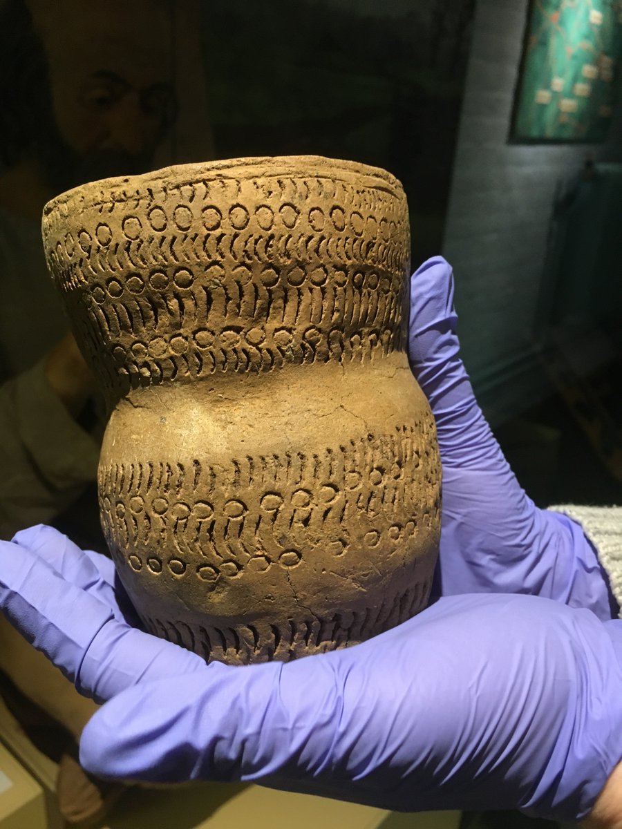 GressenhallFW's tweet photo. Happy #Moonday! This clay #beaker was made approx. 4400 years ago, found in c.20th #Norfolk, and is permanently displayed in our #FirstFarmers gallery - the decorative #PrehistoricArt design reminds us of all things #lunar! πππππ https://t.co/CGYlfE2TaM