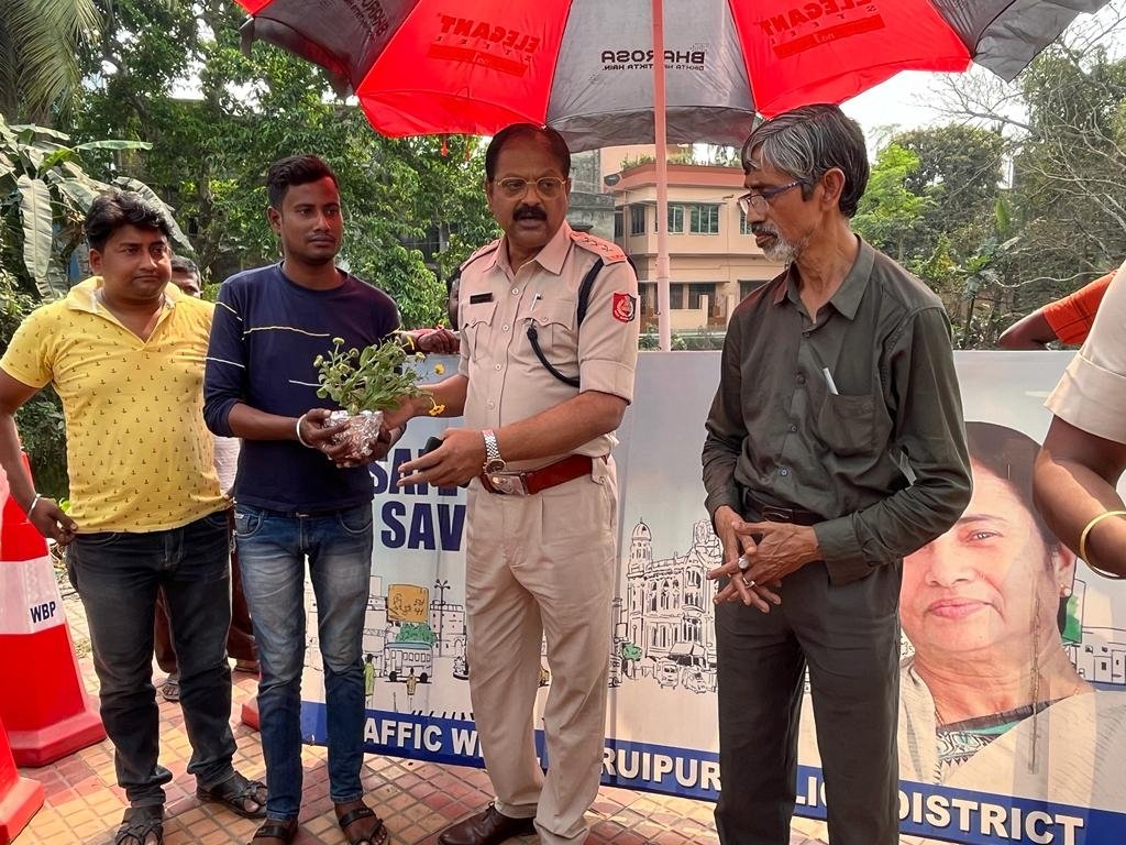 Today Baruipur Traffic Wing organised SDSL program with Ambulance Drivers. Distributed saplings, pen , Strikers, cautionary leaflets among all Drivers of Ambulance. Emphasised on safe driving with patient,possessing updated papers, maintaining vehicle &amp; other issues.