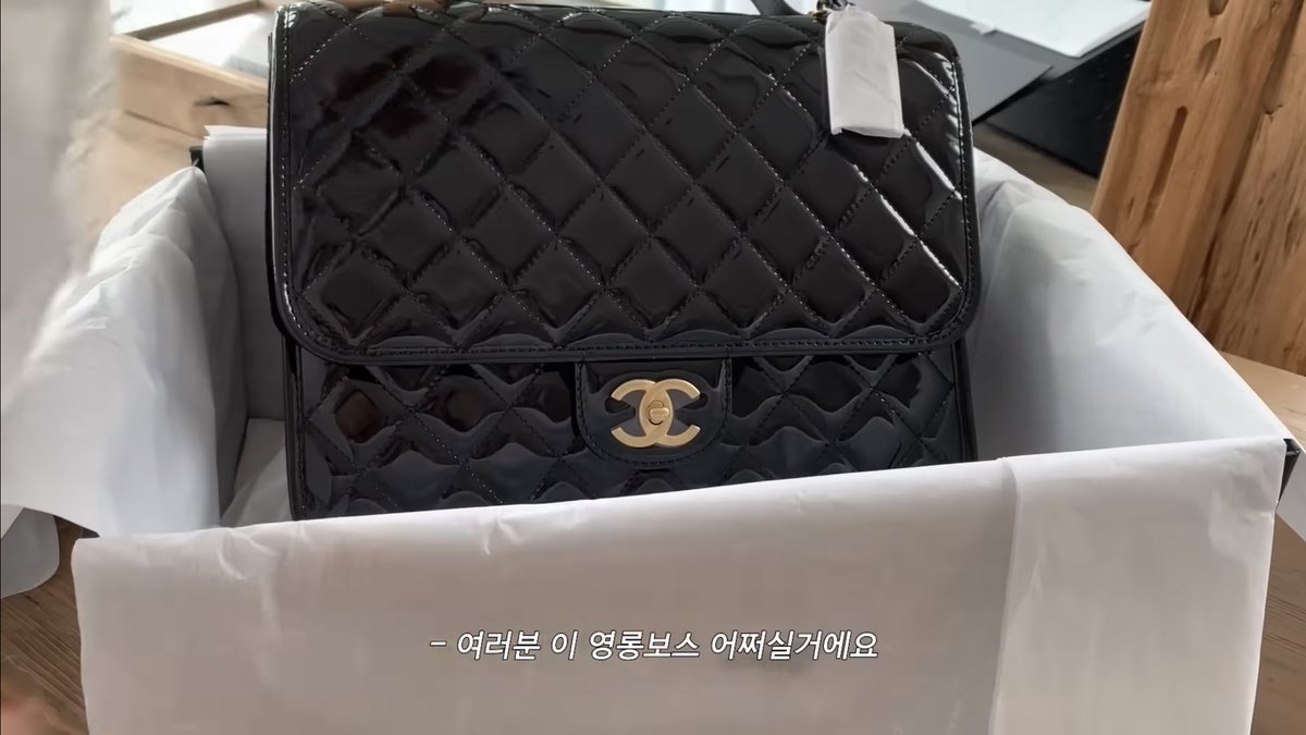 tjruby_'s tweet photo. ยทบ.เกาหลีคนนี้บอกว่ากระเป๋า Chanel  “Jennie’s backpack” ใบนี้หลังจากเจนนี่ใช้แล้วกระเป๋ายิ่งหาซื้อยากมากๆและหาซื้อจากช็อป chanel ไม่ได้เลย สุดท้ายเขาต้องไปตามหาซื้อกับเว็ปรีเซล chanel ใบนี้ราคาช็อป 6,540,000 วอน เว็ปเกาหลีรีเซล 13,000,000 วอน https://t.co/qXtDrsRkgc