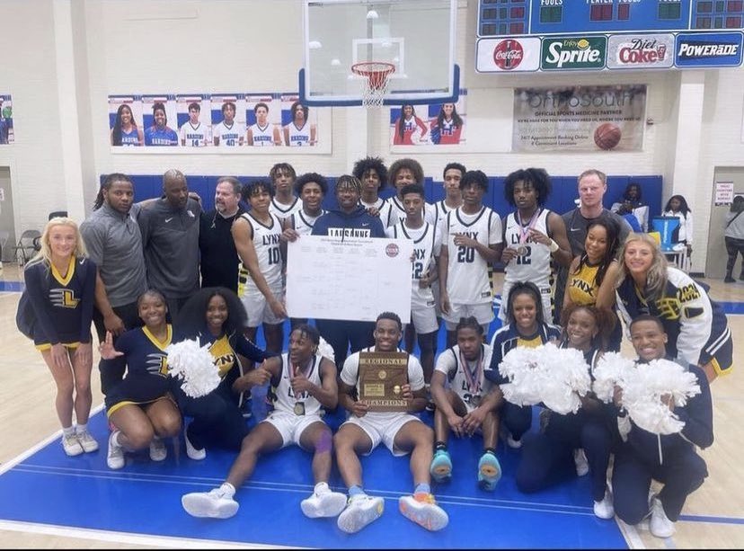 SethGrandberry's tweet photo. ✅District Champions
✅Region Champions
Had a blast playing this past week with a great group of guys and bringing home the Region Title !

Regional Tournament Averages
                      (3 games)
24 ppg
3 apg
6 rpg
4 spg 
12  3’s made (4pg)

#neverstop🖖🏾 https://t.co/Oe1JD6fpUs