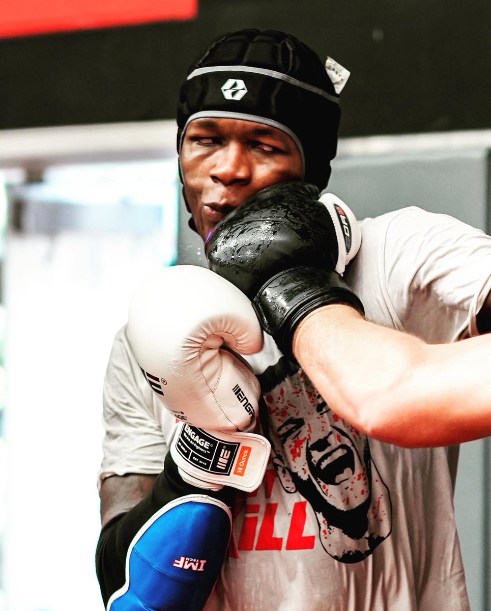stylebender's tweet photo. 💔💔💔💖
One life, roll the dice. 🎲 🎲 #Player1 https://t.co/MAF5JdJYv6