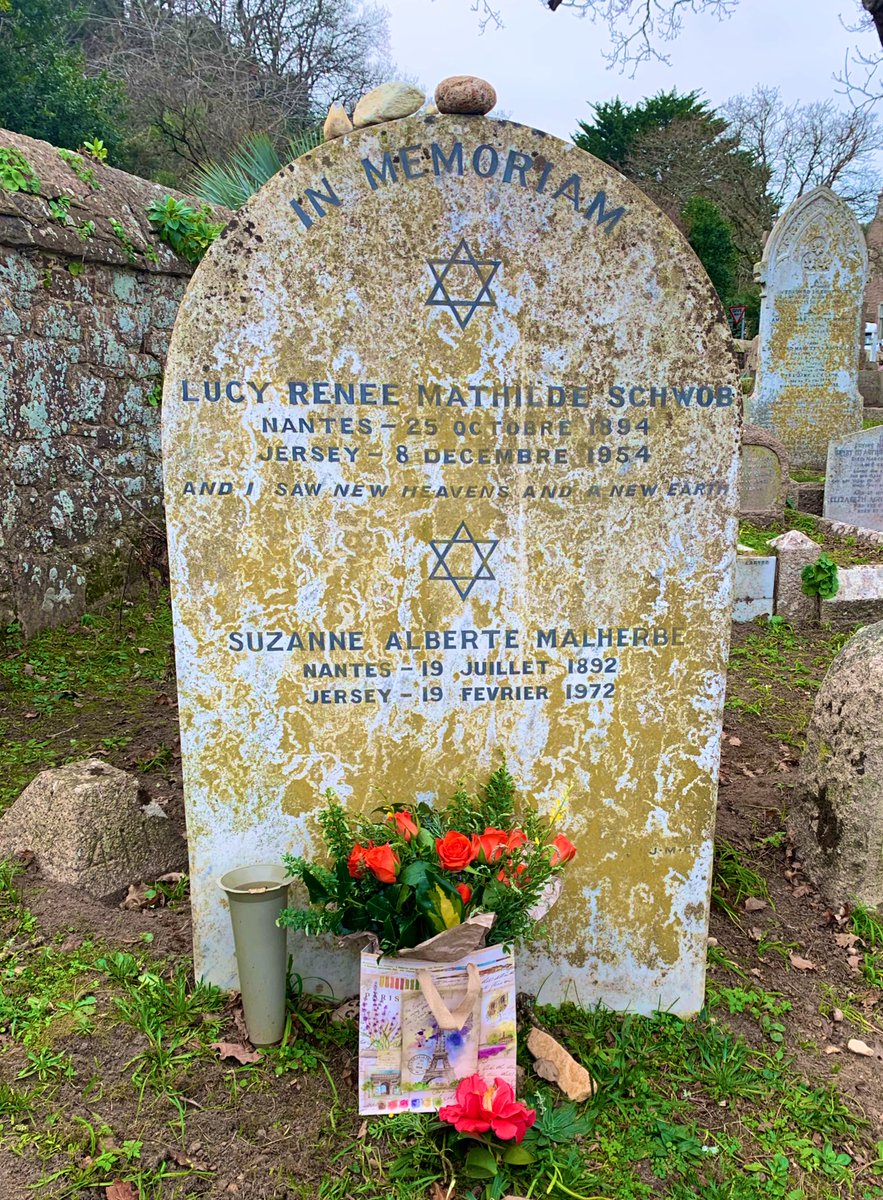 MontyLosh1's tweet photo. 51 years ago, a remarkable Jersey resident, Suzanne Malherbe, left our plain and was reunited here with her soulmate Lucy Schwob. Yesterday, we remembered them both and left some flowers for Suzanne. #MarcelMoore #JerseyCI #StBrelade @JerseyHeritage @VisitJerseyCI https://t.co/213vEoI72Y