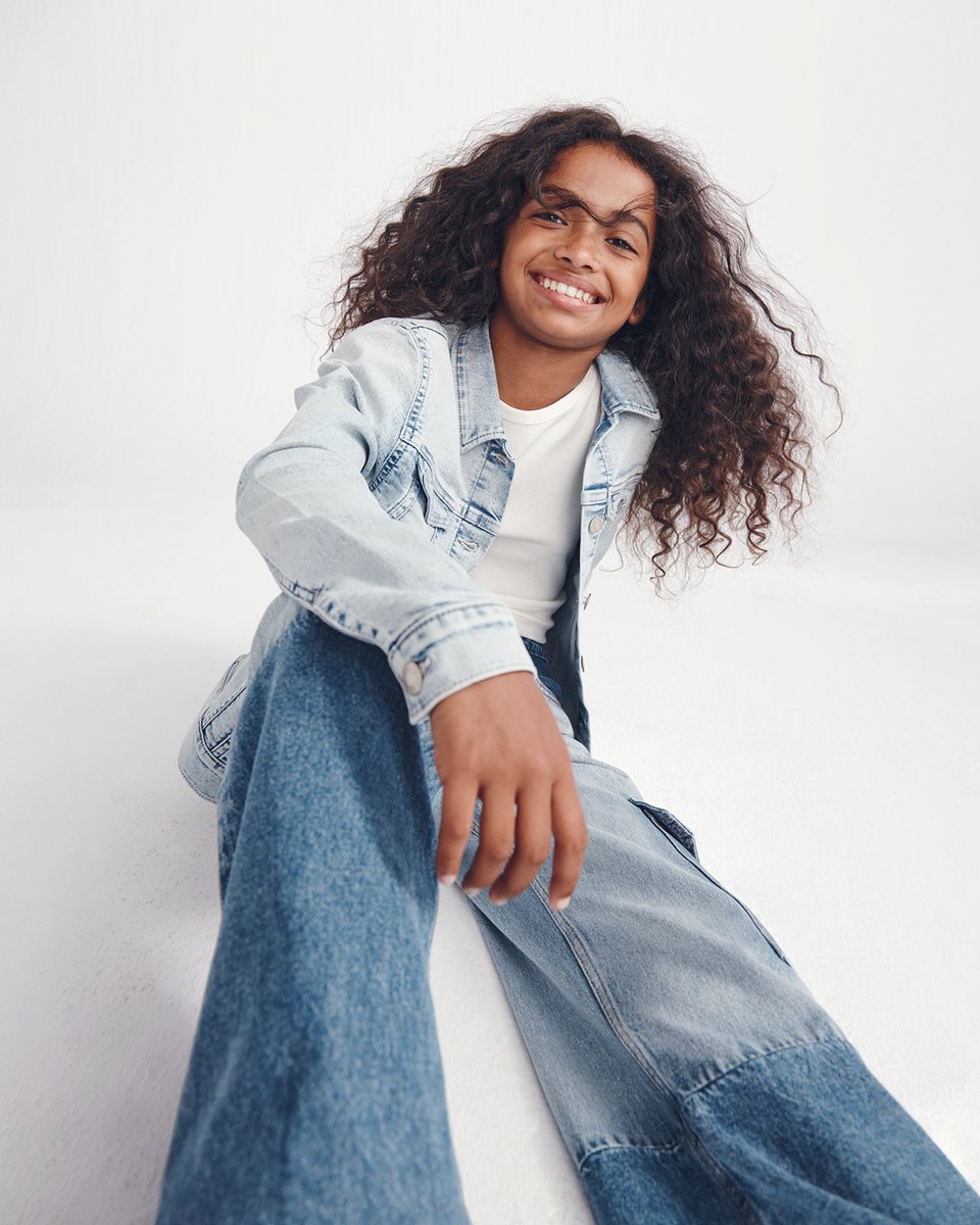 hmphilippines's tweet photo. From groovy wide to the classic straight, thereβs a style for every young trendsetter. #HMKids #HMdenim
Shop this wide fit jeans at P999 in stores and online: https://t.co/LO6a5uHyzo https://t.co/ZR5FrJrsfE