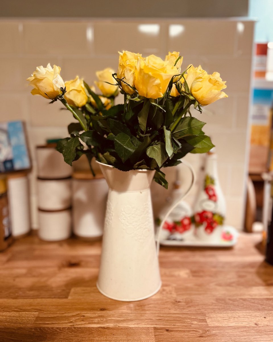 💐💕

#flowers #roses #bouquet #bouquetofflowers #yellowroses